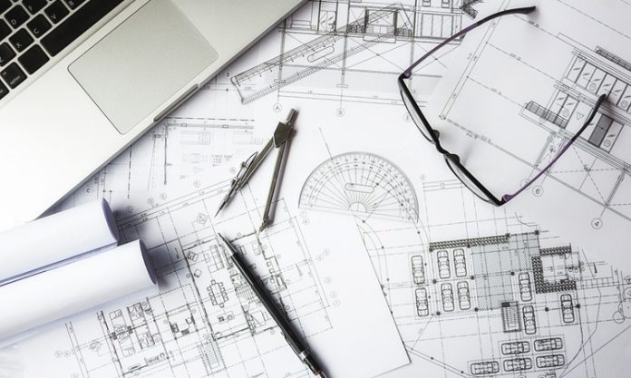 Mimarlık Ofislerinde Yeni Nesil Çalışma Modelleri Yaygınlaşıyor Mimarlık sektöründe çalışma biçimleri, teknolojik gelişmeler ve değişen proje ihtiyaçları doğrultusunda yeniden şekilleniyor. Geleneksel ofis düzeninin yanında uzaktan çalışma, hibrit çalışma, esnek ekip yapılanmaları ve proje bazlı iş birlikleri gibi farklı modeller daha fazla kullanılmaya başlanıyor. Özellikle dijital tasarım araçlarının yaygınlaşması, mimarların farklı mekânlardan aynı proje üzerinde çalışabilmesine olanak sağlıyor. Bu değişim, mimarlık ofisleri için yalnızca çalışma saatlerini değil, ekiplerin iletişim biçimini ve proje yönetim süreçlerini de etkiliyor. Konulu bir haber görseli.